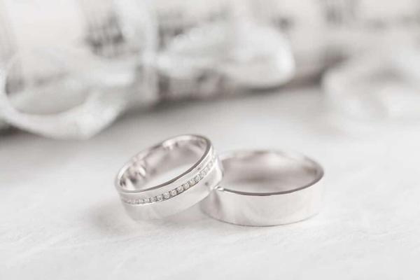 vang trang 18k