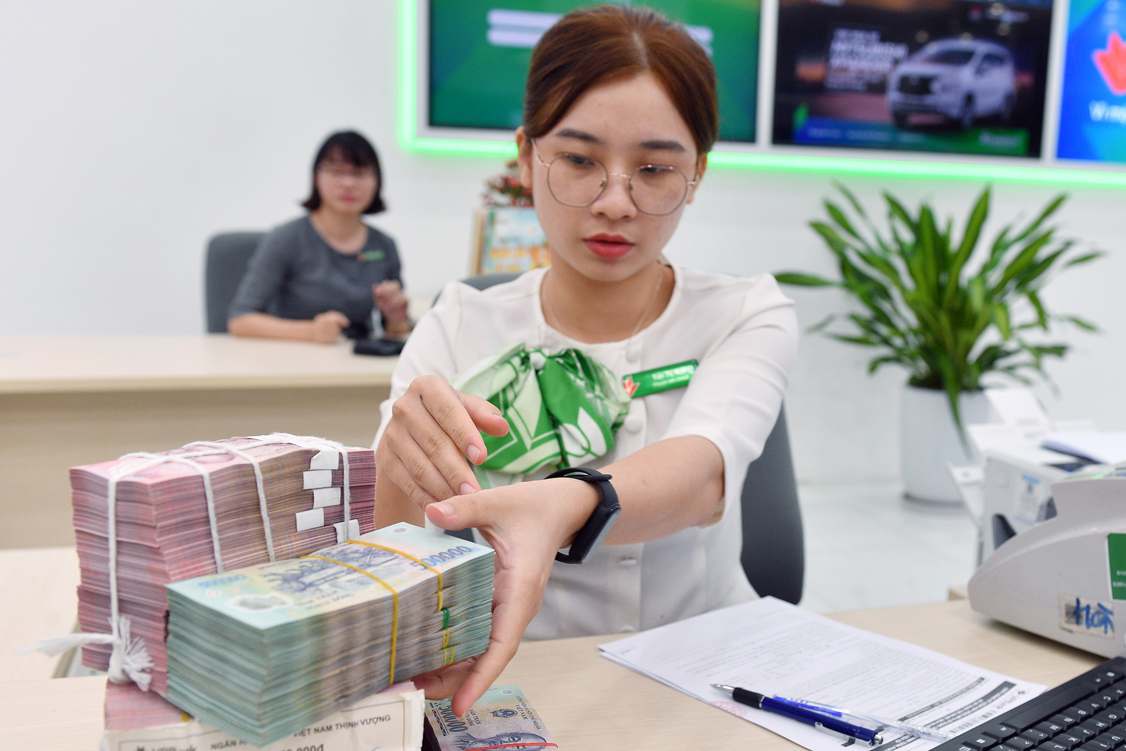 chồng gửi tiết kiệm vợ có rút được không