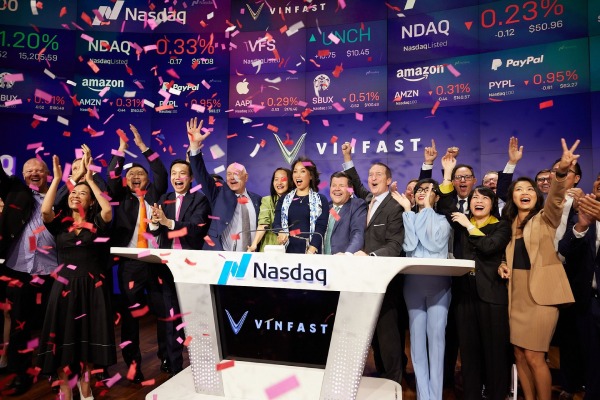 VinFast niêm yết tại Mỹ, giá cổ phiếu bật tăng ấn tượng trong ngày đầu giao dịch