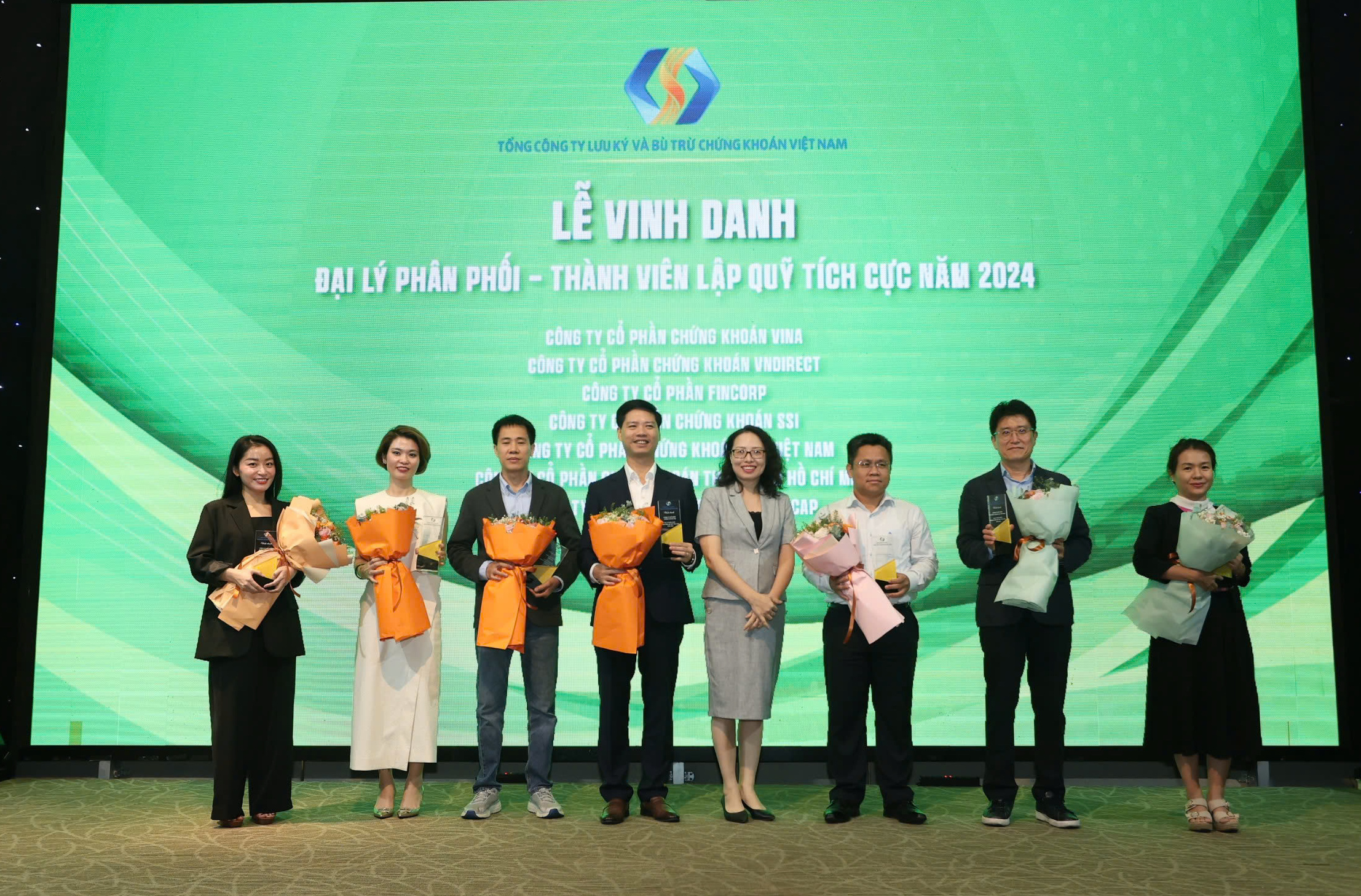 Chứng khoán Vina tự hào trở thành “Đại lý phân phối – Thành viên lập quỹ tích cực năm 2024”