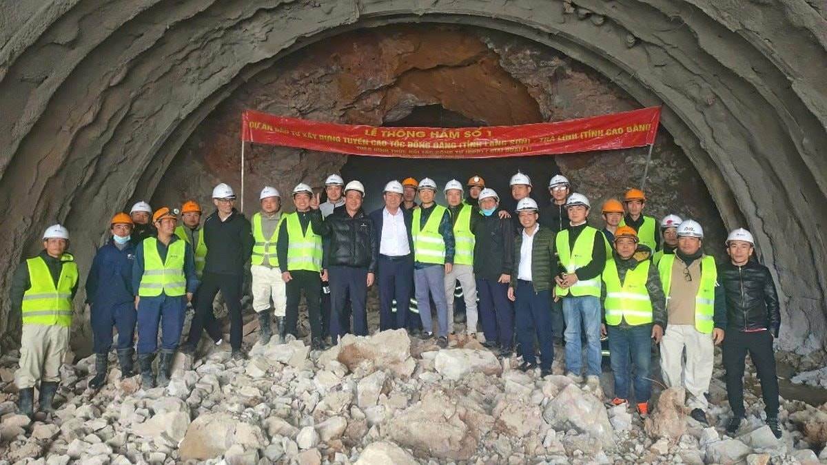 Dự án cao tốc 121km được Thủ tướng đến thị sát 3 lần có tin vui: Liên danh Đèo Cả đã đào thông toàn bộ hầm xuyên núi, vượt tiến độ 2 tháng