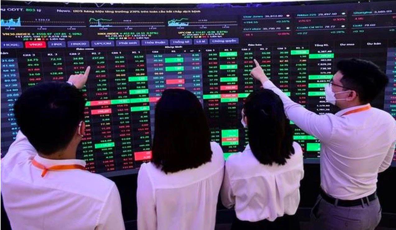 Khoảng 5-6 tỷ USD sẽ đổ vào chứng khoán Việt Nam ngay khi nâng hạng, hé lộ danh mục cổ phiếu dự kiến “hút tiền”