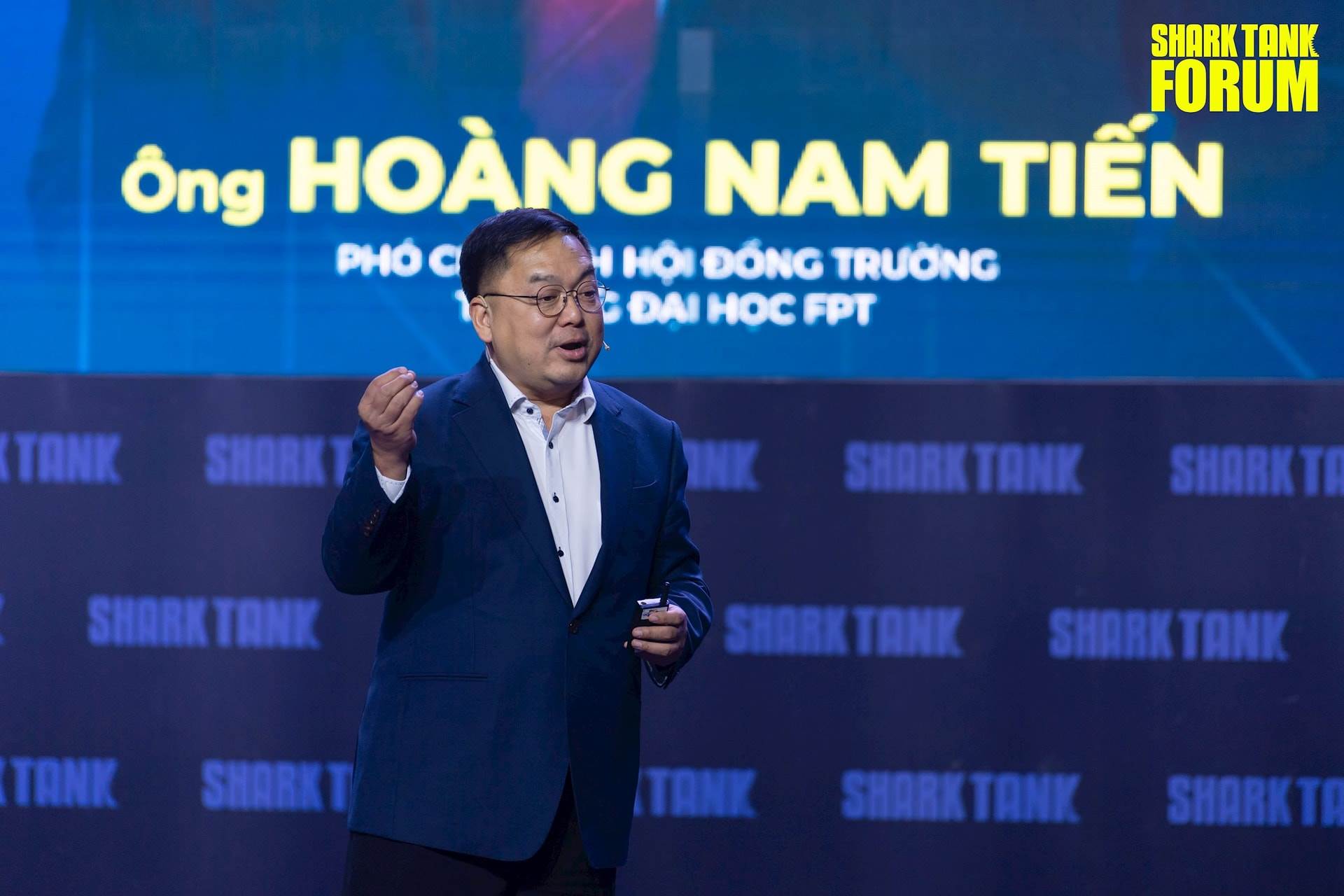 Ông Hoàng Nam Tiến cảnh báo về “thế lực” đang tái hiện bối cảnh nước Anh thế kỷ 17: “Công nhân đập phá các cỗ máy vì cho rằng bị cướp việc, hiện tại giống hệt như vậy”