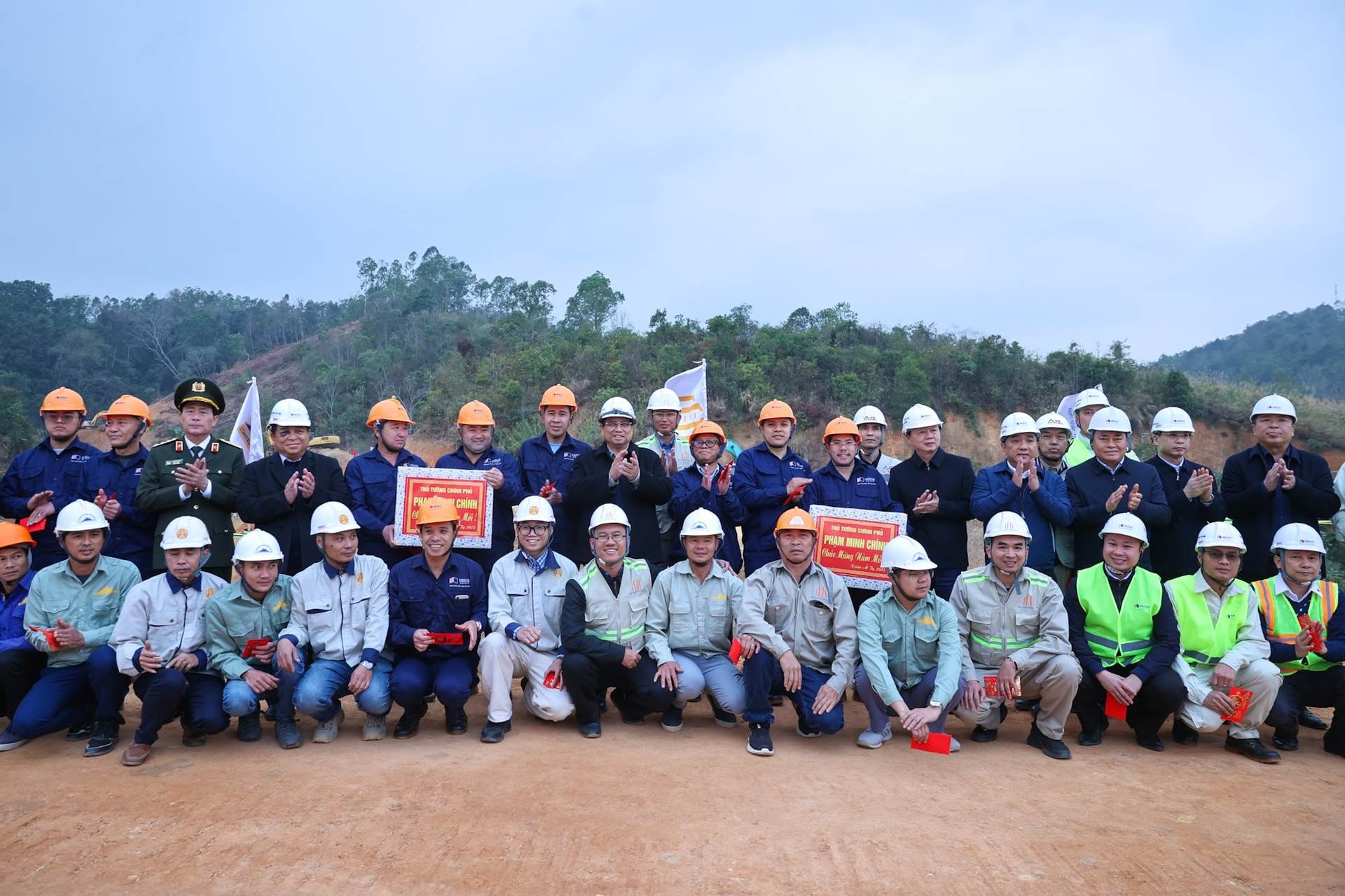 Thị sát hai tuyến cao tốc, Thủ tướng đưa ra yêu cầu tới Tập đoàn Đèo Cả