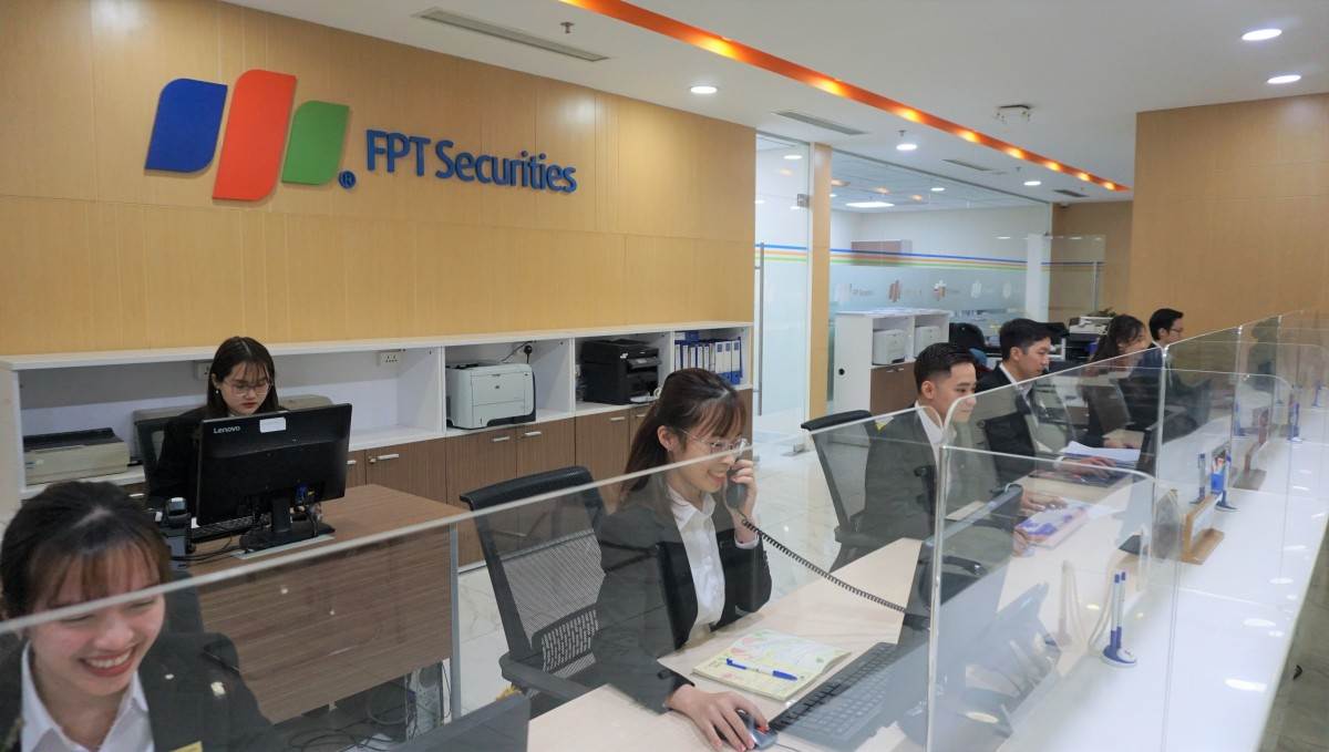 FTS: FPT Securities lên kế hoạch đi lùi trong năm 2025