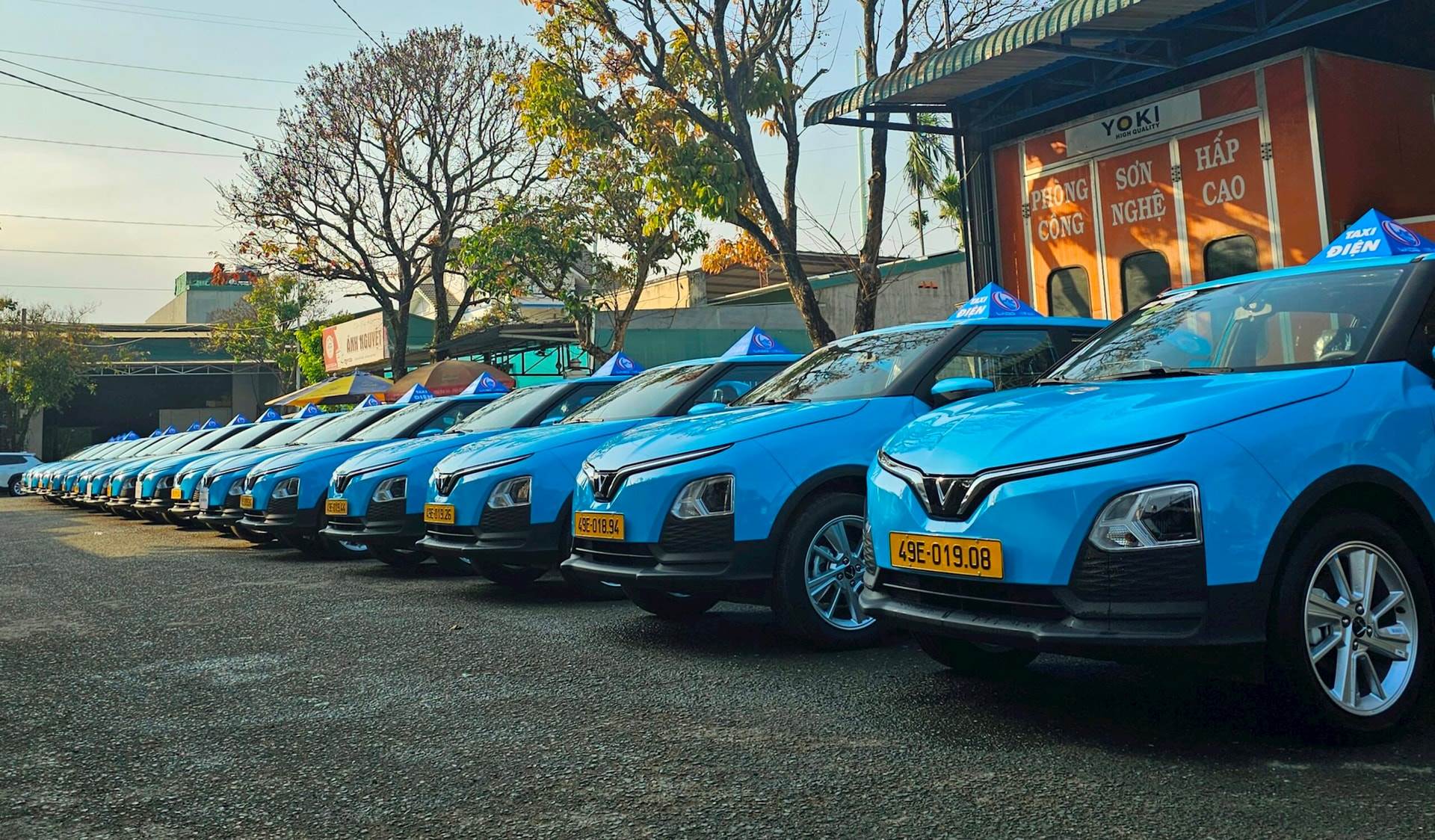 Hãng taxi truyền thống đầu tiên tại Việt Nam “sang trang” 100% xe điện VinFast: Không lột xác sẽ suy tàn