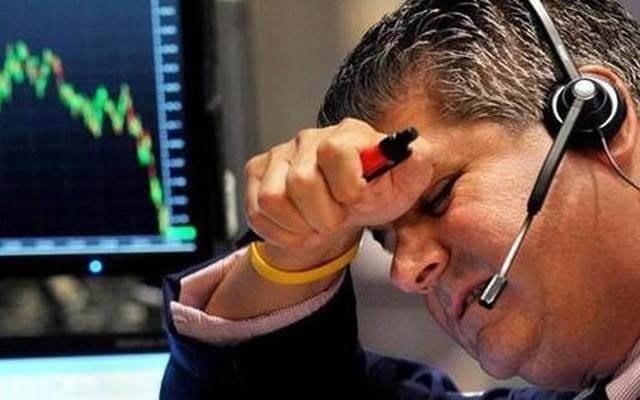 Phiên 10/2: Khối ngoại thẳng tay bán ròng 450 tỷ đồng, cổ phiếu nào bị “xả” mạnh nhất?
