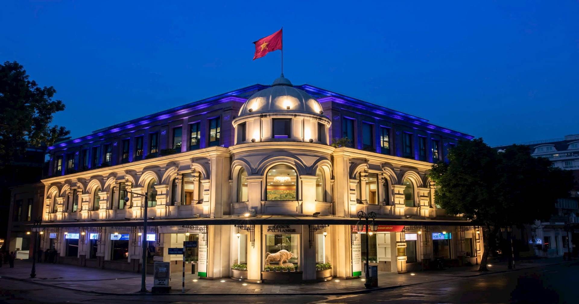 Sở Giao dịch chứng khoán Việt Nam báo lãi cao kỷ lục, vượt cả giai đoạn “sóng thần” 2022