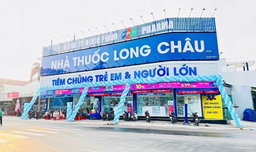 FRT: Hết năm Rồng, cổ phiếu chủ chuỗi nhà thuốc Long Châu rớt giá mạnh: Vốn hóa mất gần 4.000 tỷ, tạm chia tay nhóm tỷ USD