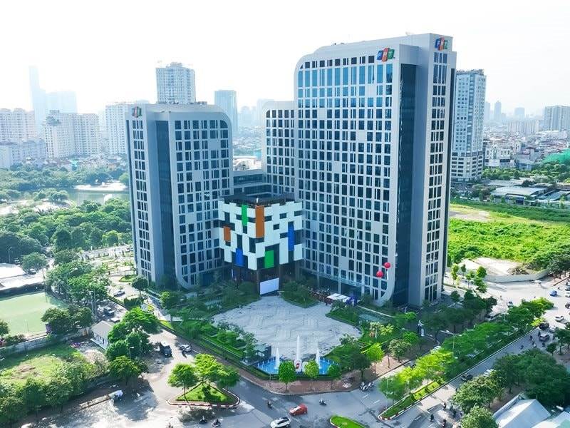 FPT: Giảm mạnh với thanh khoản kỷ lục, khối ngoại bán tháo, điều gì đang xảy ra với cổ phiếu công nghệ số 1 Việt Nam?