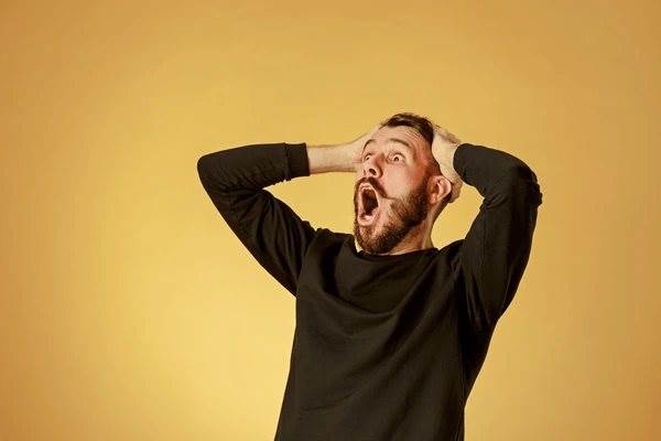 SRA: Góp vốn cùng bệnh viện tỉnh, rầm rộ mở chuỗi phòng khám, xét nghiệm trên toàn quốc, cổ phiếu ở mức giá “trà đá”