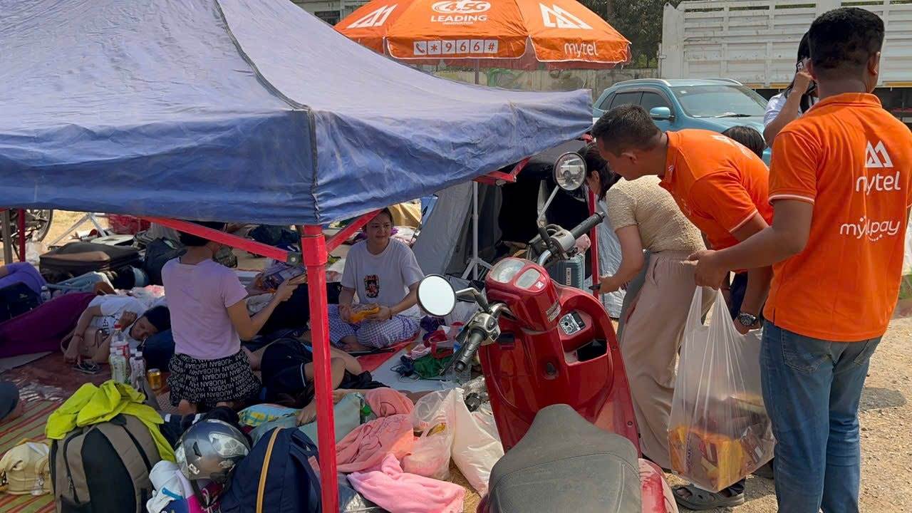 Viettel Myanmar dốc toàn lực cho người dân sau động đất