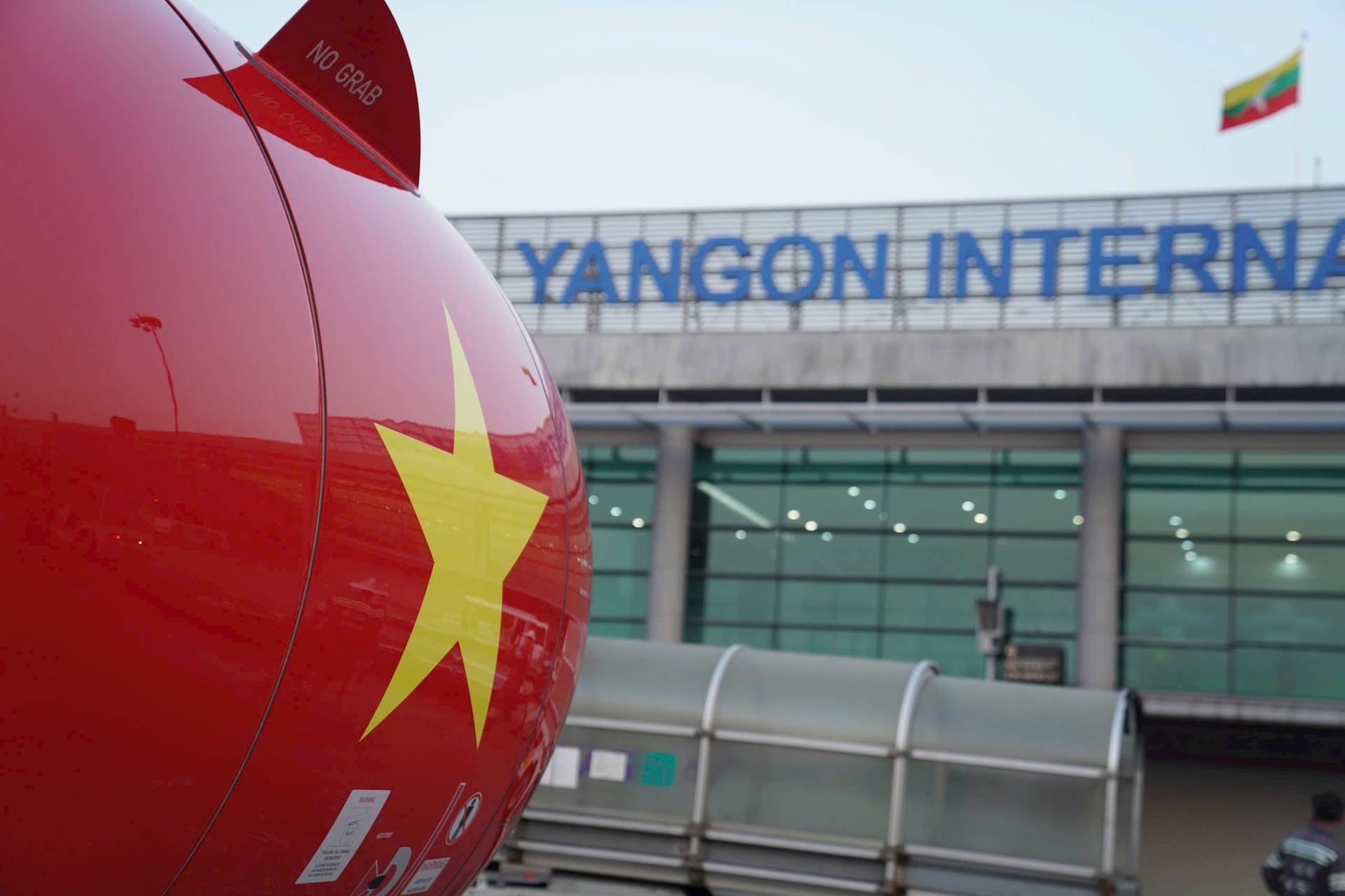 2 chuyến bay của Vietjet đưa lực lượng cứu trợ động đất của Bộ Công an và Bộ Quốc Phòng sang Myanmar