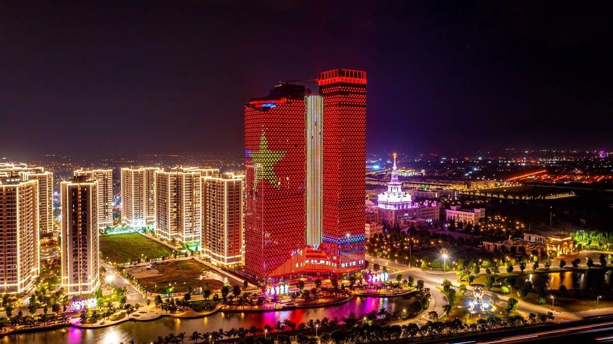 VIC: Vingroup vượt mặt 2 “đại gia” Nhà nước, vào top 3 vốn hóa lớn nhất sàn chứng khoán Việt Nam