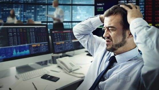 Phiên 1/4: Khối ngoại tiếp đà bán ròng gần 500 tỷ đồng, tâm điểm “xả” mạnh một cổ phiếu chứng khoán