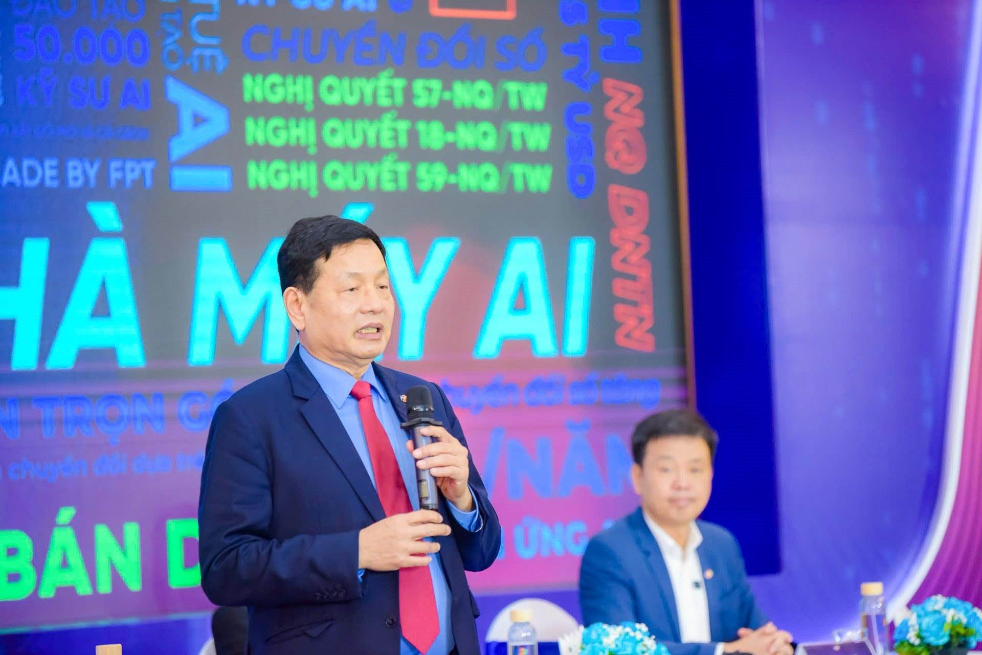 CEO FPT tiết lộ cắt giảm 30% chi phí từ tuần trước, Chủ tịch Trương Gia Bình đặt mục tiêu tạo mô hình AI nhỏ gọn, hiệu quả nhất thế giới