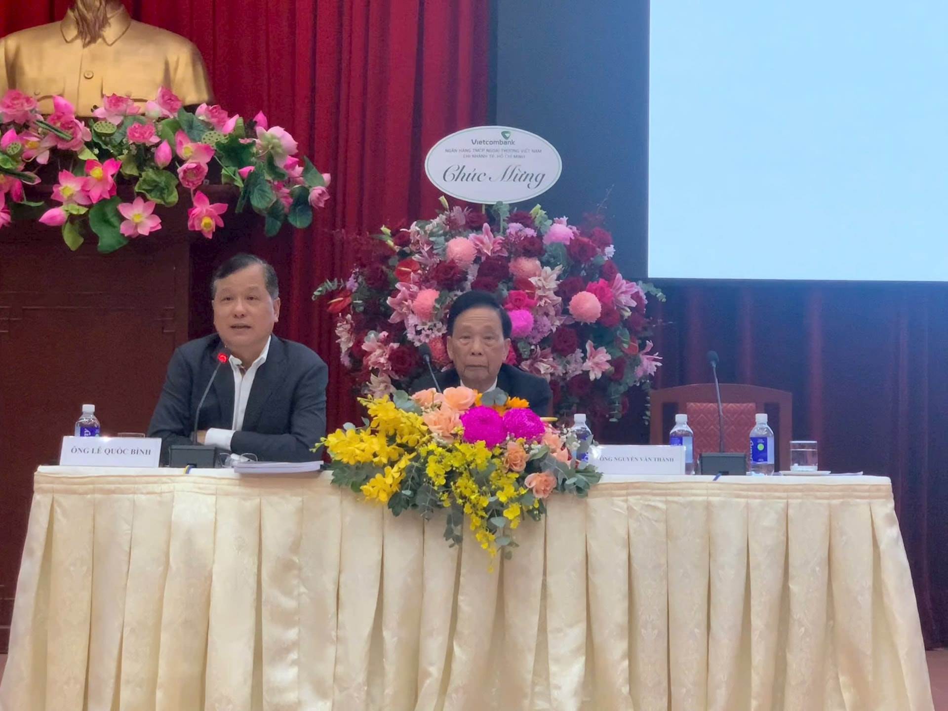 CII: Đại hội cổ đông CII thành công ngay lần đầu tổ chức – Dự chia thưởng cổ phiếu nâng vốn lên 6.264 tỷ, ‘nóng khét’ câu hỏi về dự án TOD