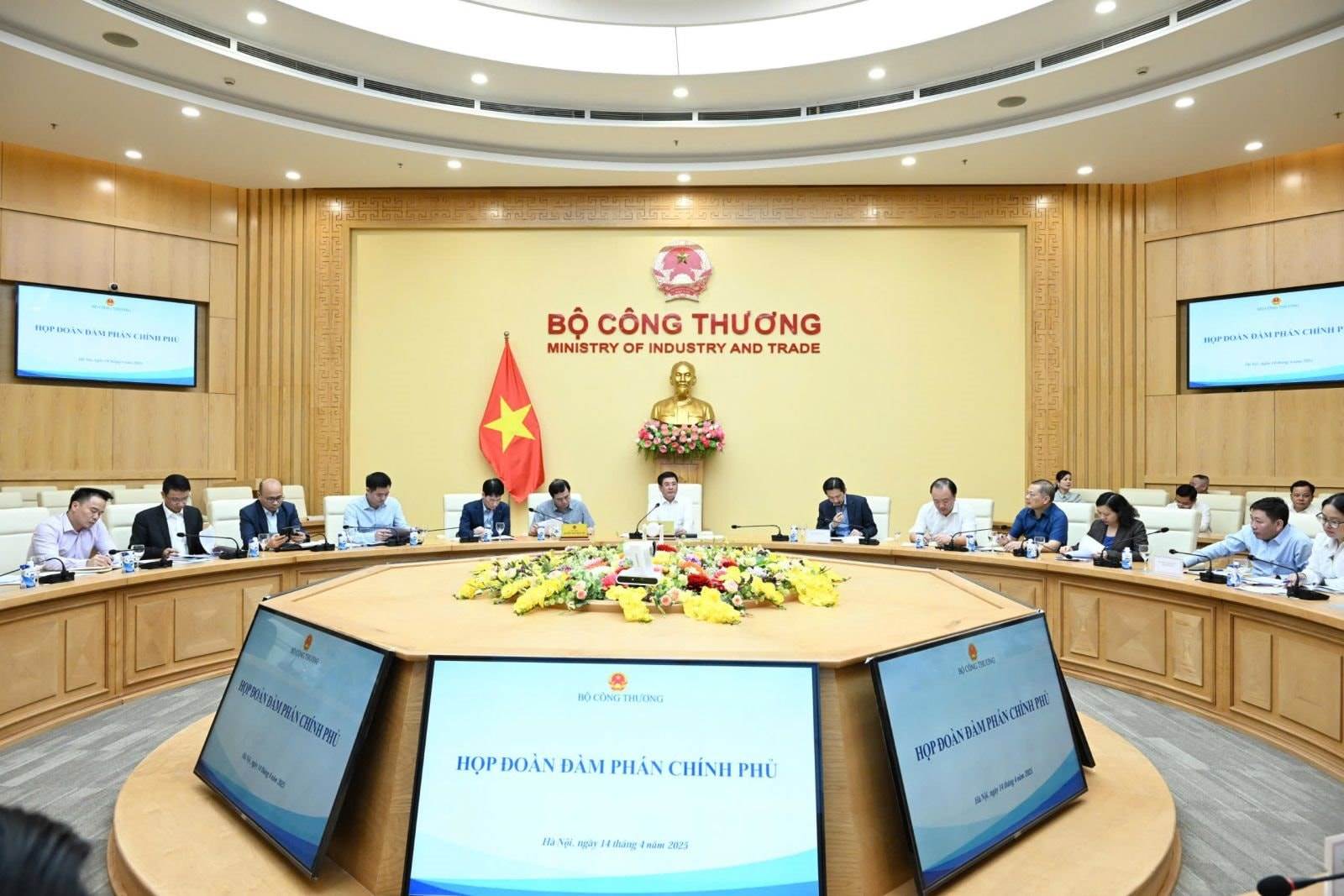 Bộ Công Thương họp cùng Vingroup, THACO, FPT, Apple, Intel bàn giải pháp tháo gỡ khó khăn khi Hoa Kỳ áp thuế đối ứng