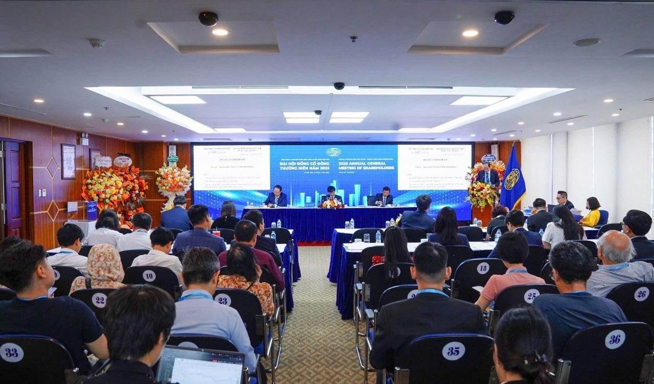 VCG: ĐHCĐ Vinaconex: Khởi công dự án trên “đất vàng” thủ đô, sẵn sàng làm đường sắt tốc độ cao, chuẩn bị nguồn lực tham gia lĩnh vực điện hạt nhân