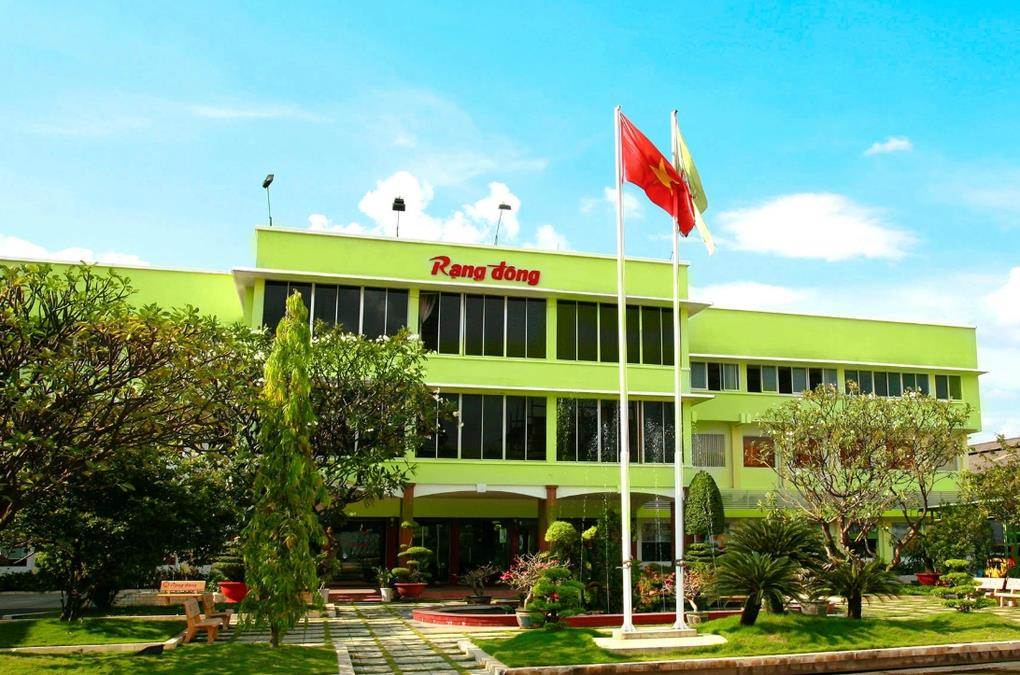 Xuất hiện 1 công ty mới tinh có logo giống biểu tượng ngành nhựa 65 năm tuổi, loạt công ty liên quan Rạng Đông đổi CEO trước “thảm họa” ĐHCĐ