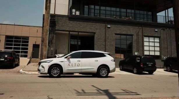 Startup gọi xe hứa hẹn ‘đánh bật’ Uber: Tài xế nhận lương ‘khủng’, khách hàng được mở cửa xe, mời nước