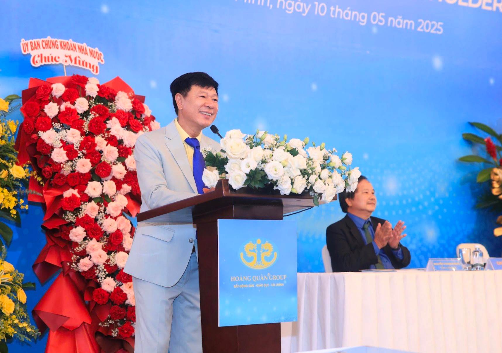 HQC: Chủ tịch Địa ốc Hoàng Quân lần đầu đưa 3 người con lộ diện, nói về điều khó khi phải ‘trả nợ’ cam kết 40.000 căn nhà ở xã hội