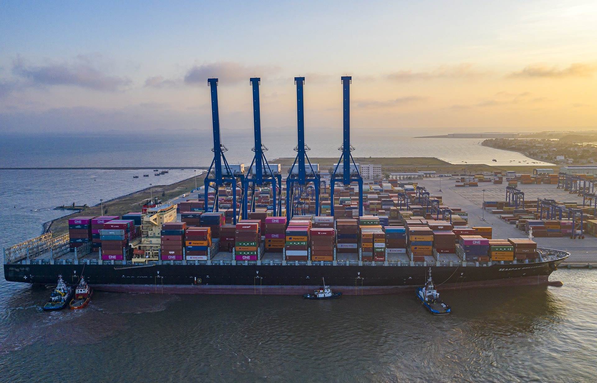 Viconship tiếp tục gom thêm hơn 1 triệu cổ phiếu Vận tải và Xếp dỡ Hải An (HAH)