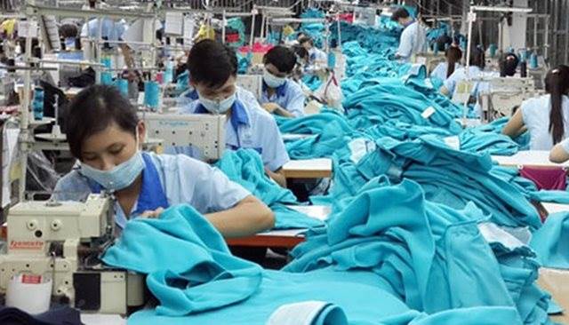Đơn hàng dệt may đã kín tới hết tháng 9 với nhiều doanh nghiệp, những vẫn còn thách thức từ tăng lương, tăng giá điện, thuế quan