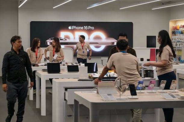 ‘Kiệt tác’ chuỗi cung ứng xây dựng suốt 1 thập kỷ của Tim Cook nguy cơ đổ vỡ, đế chế Apple trị giá 3.000 tỷ USD đứng trước lựa chọn khó khăn