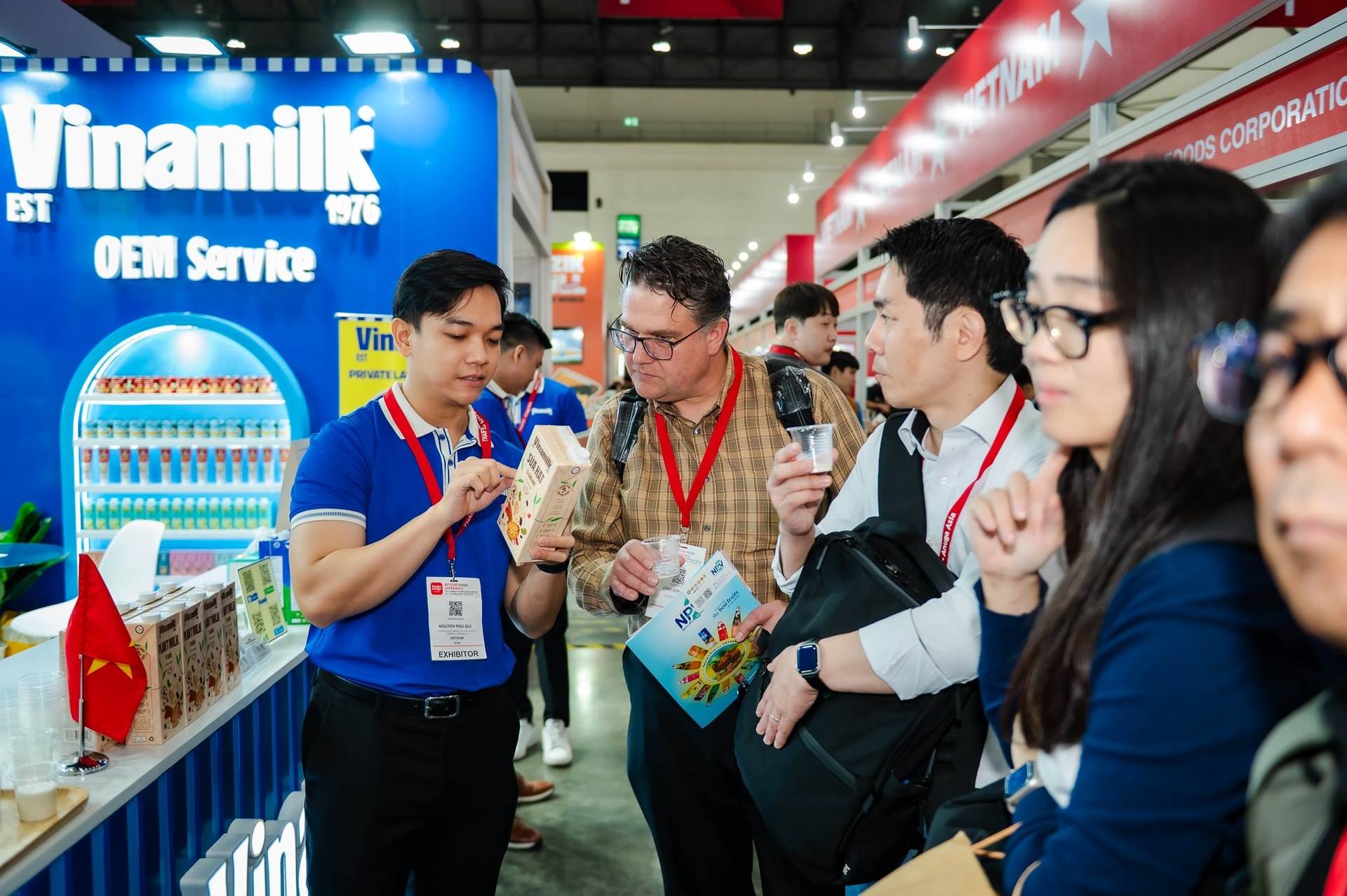 VNM: Vinamilk 20 năm miệt mài tham gia hội chợ F&B lớn nhất châu Á: Từ hãng sữa “vô danh” đến những hợp đồng “trung thành” hàng thập kỷ