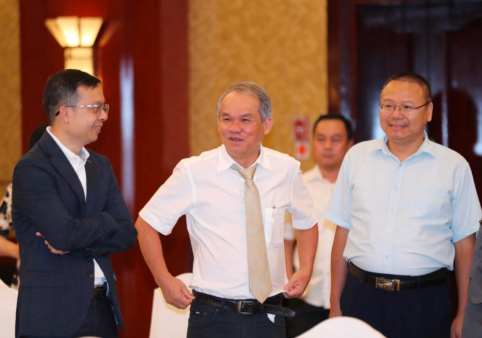 Bầu Đức: HAGL từ mô hình ‘2 cây – 1 con’ sẽ thành ‘4 cây – 1 con’, trồng thêm 2000ha dâu và 2000ha cà phê nhờ học Trung Quốc