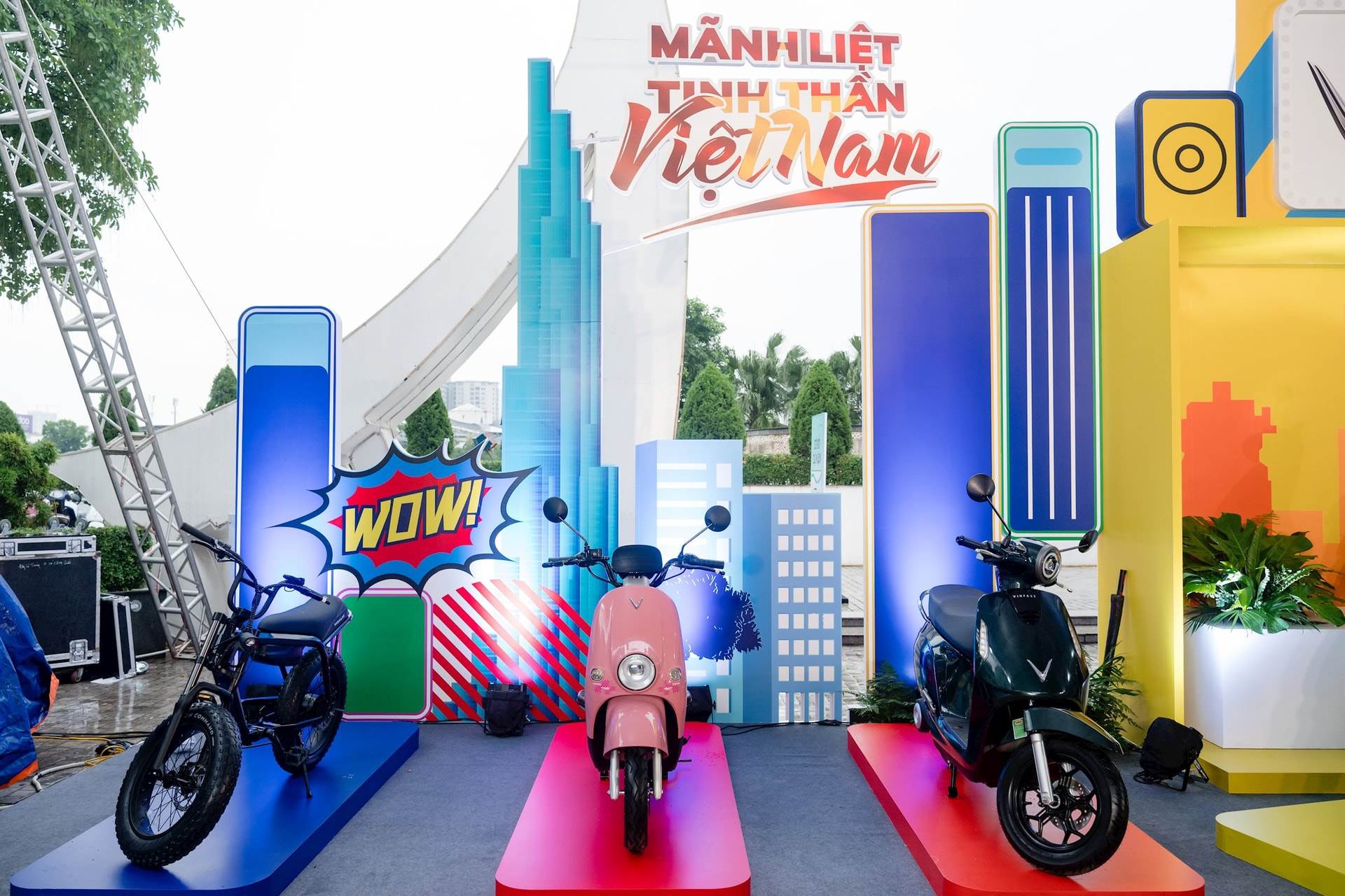 Tỷ phú Phạm Nhật Vượng lại “chơi lớn”: Nhiều người ở Hà Nội được nhận xe máy điện mới chỉ với vài thao tác đơn giản