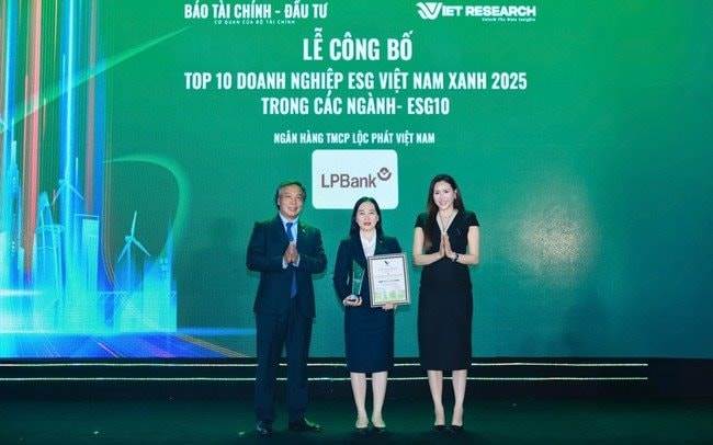 LPB: LPBank giành 2 giải thưởng ESG danh giá, khẳng định vị thế tài chính bền vững
