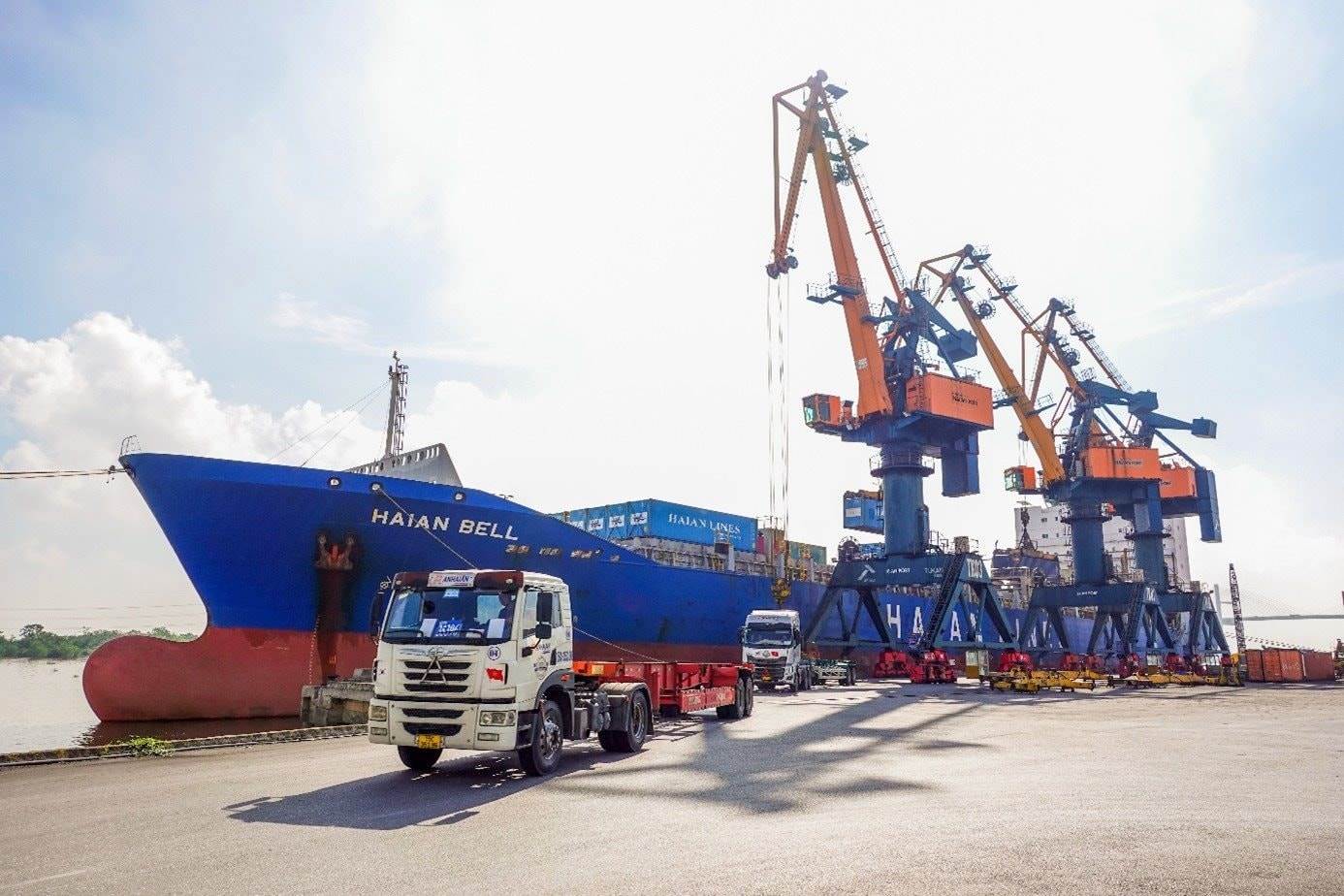 Công ty sở hữu đội tàu container lớn nhất Việt Nam mở tuyến tới Cảng Liên Vân – Trung Quốc