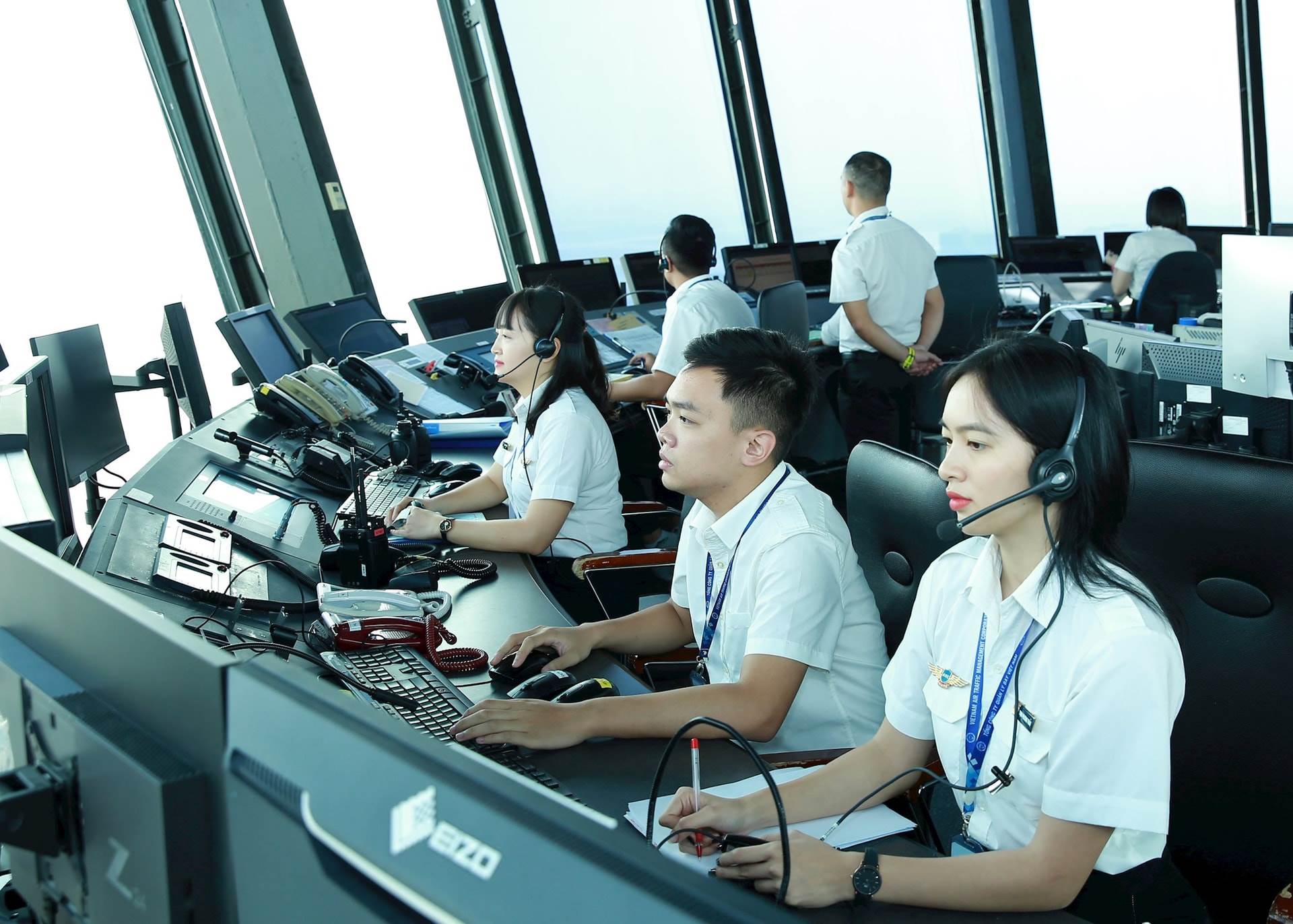Doanh nghiệp thu phí các chuyến bay qua bầu trời Việt Nam báo lãi nghìn tỷ