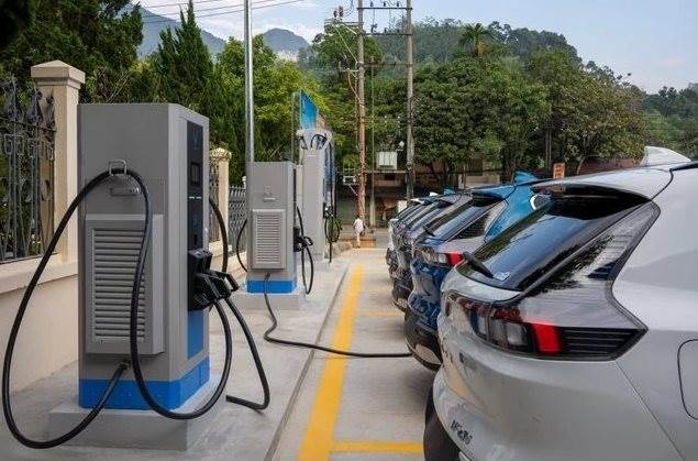 POW: “Đại gia” Nhà nước bắt tay Vingroup phát triển hệ thống trạm sạc xe điện toàn quốc thu hơn 17.800 tỷ từ bán điện sau 6 tháng