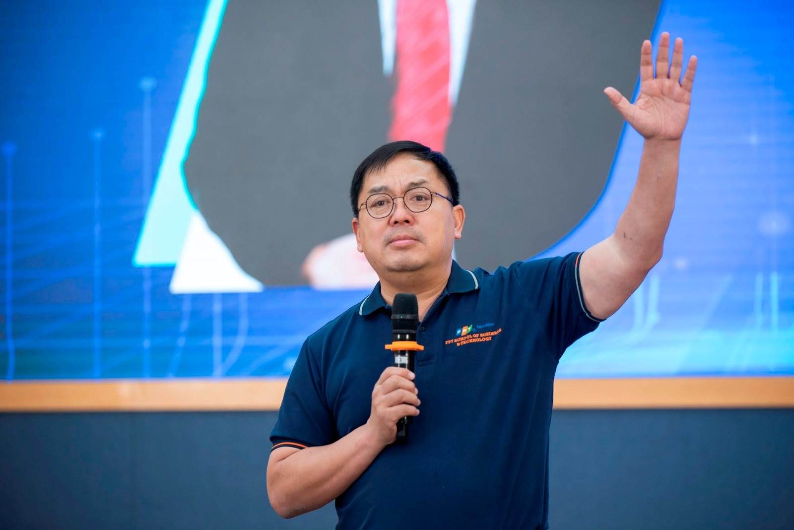 Sinh viên hỏi “Trong tuyển dụng, doanh nghiệp có sự phân biệt giữa các trường ĐH hay không?”, ông Hoàng Nam Tiến tiết lộ luôn những trường được đánh giá cao