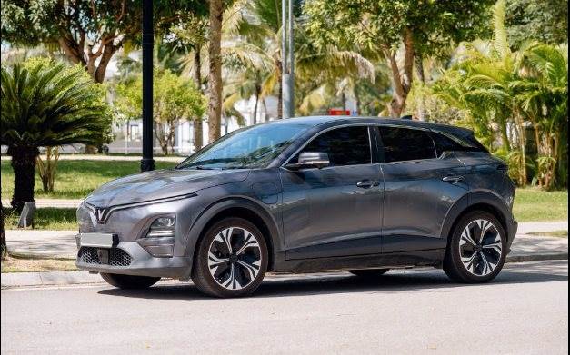 Chủ xe VF 6 hết lời khen xe an toàn và dịch vụ hậu mãi “miễn chê” sau tai nạn hú vía