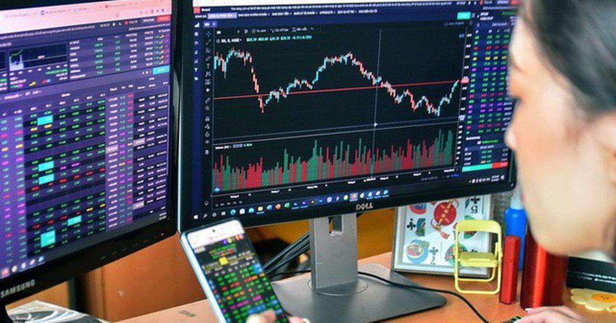 Kỷ lục chưa từng có: Hơn 67.000 tỷ khớp lệnh trên HoSE phiên VN-Index mất 64 điểm