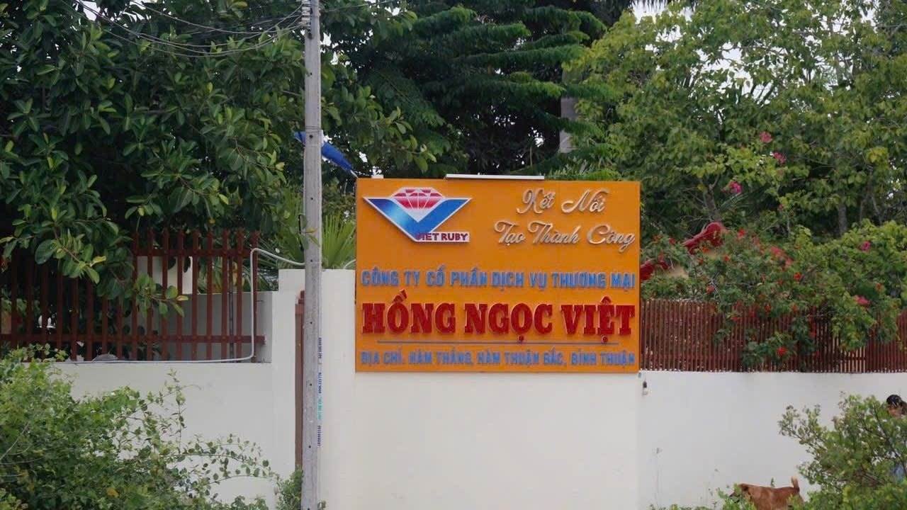 Một công ty làm dịch vụ mua bán nợ bất ngờ bị công an khám xét