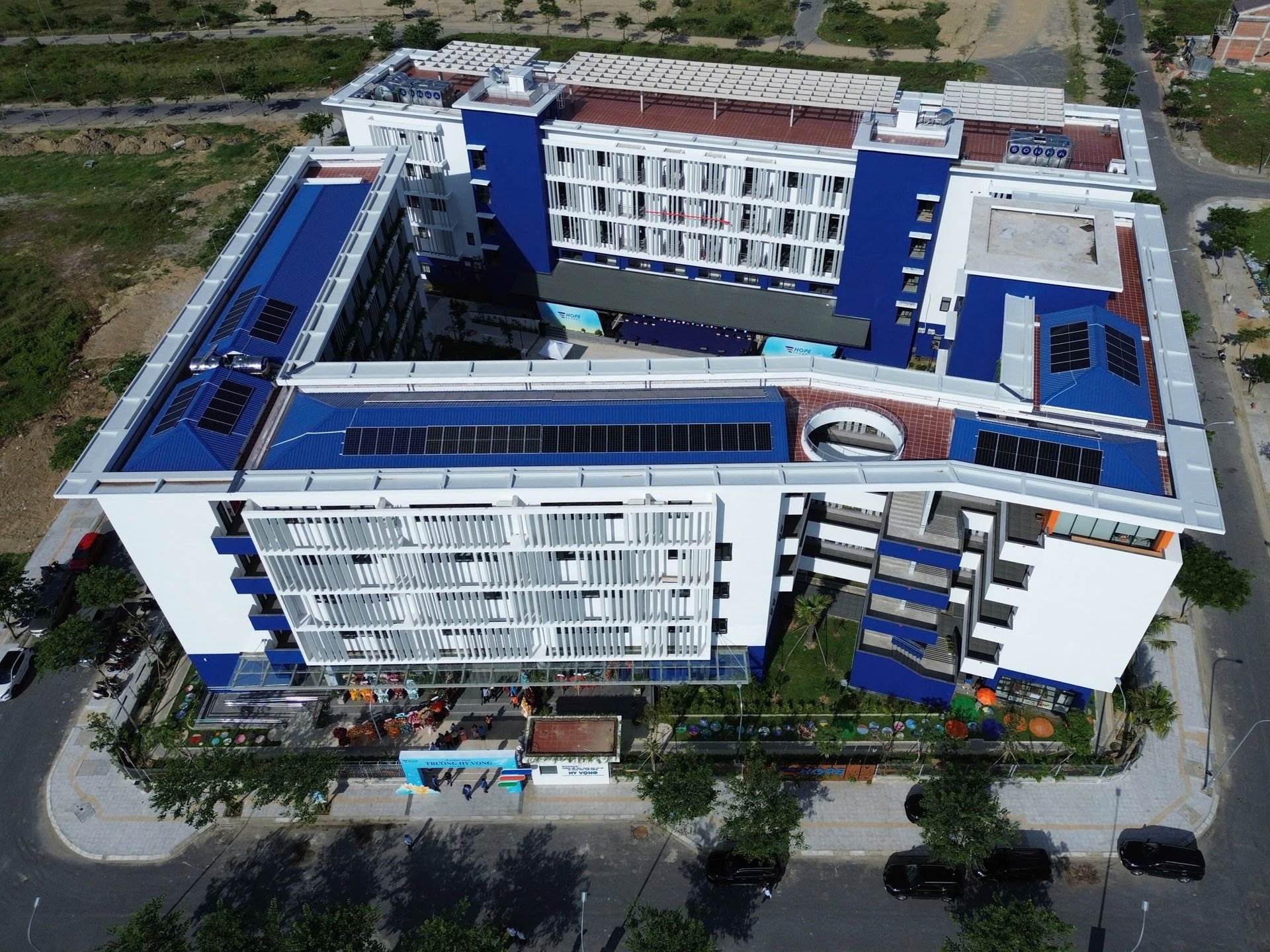 Ông Trương Gia Bình: ‘Hy Vọng là ngôi trường biến đau thương thành sức mạnh’