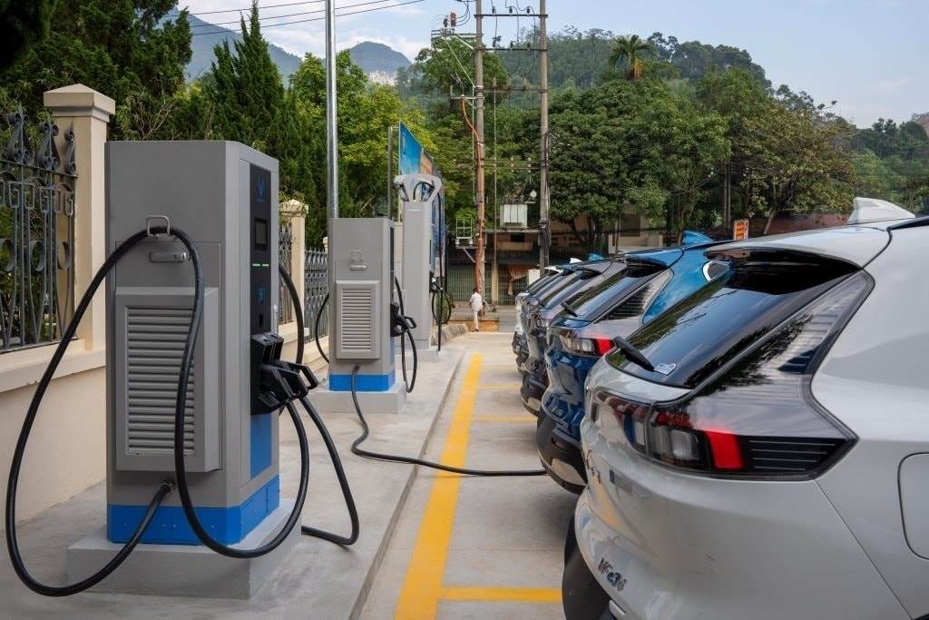 POW: Doanh nghiệp Nhà nước bắt tay Vingroup phát triển hệ thống trạm sạc xe điện thu hơn 20.600 tỷ từ bán điện sau 7 tháng