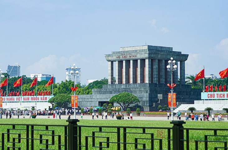 Tuyến buýt điện đặc biệt mới khai trương của tỷ phú Phạm Nhật Vượng sẽ miễn phí chở người dân tới những điểm du lịch nào?