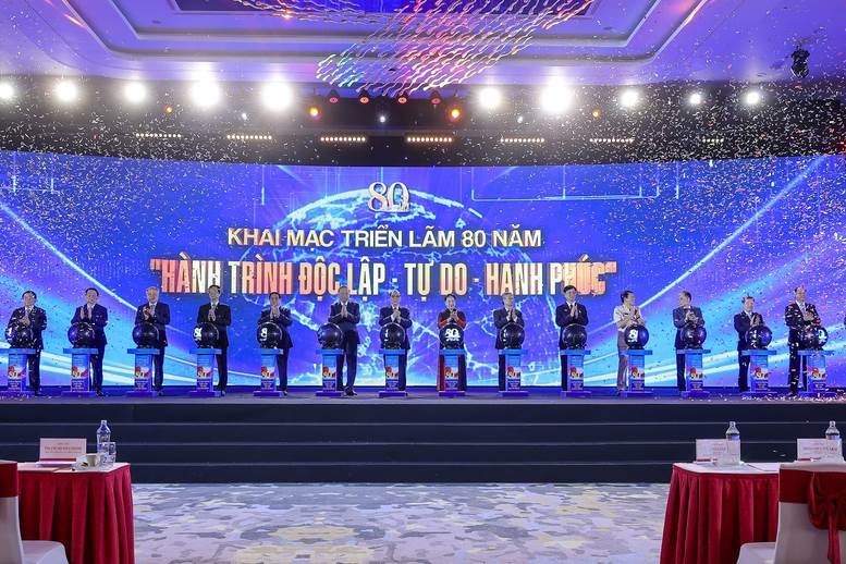 Thủ tướng biểu dương Vingroup: “Vượt nắng, thắng mưa, không thua gió bão” để hoàn thành top 10 trung tâm triển lãm lớn nhất thế giới