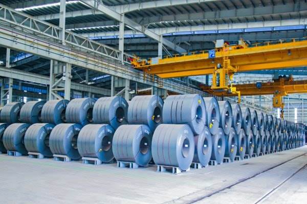 Cổ phiếu thép đồng loạt “xanh, tím”, điều gì đang diễn ra?