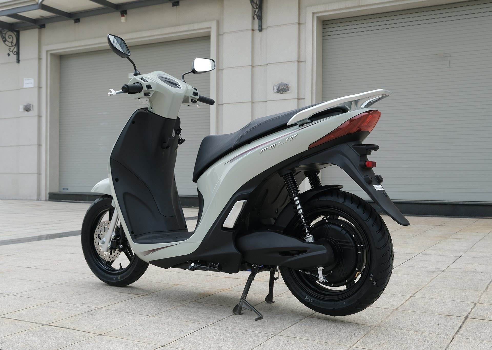 Sau Evo Grand, VinFast ra mắt loạt xe 2 pin mới: Cốp to ngang Lead, đi 260km/sạc, giá ưu đãi từ 23 triệu