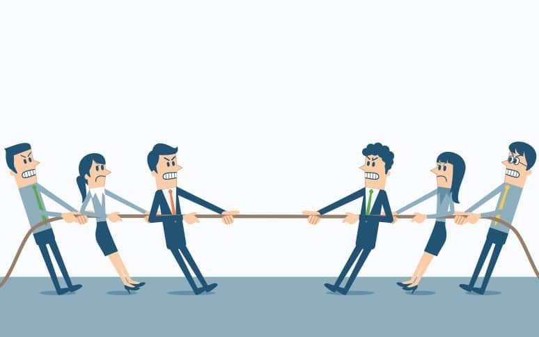Tại sao nhà đầu tư nên chú ý đến tỷ lệ sở hữu cổ đông lớn và cổ đông nội bộ của doanh nghiệp?