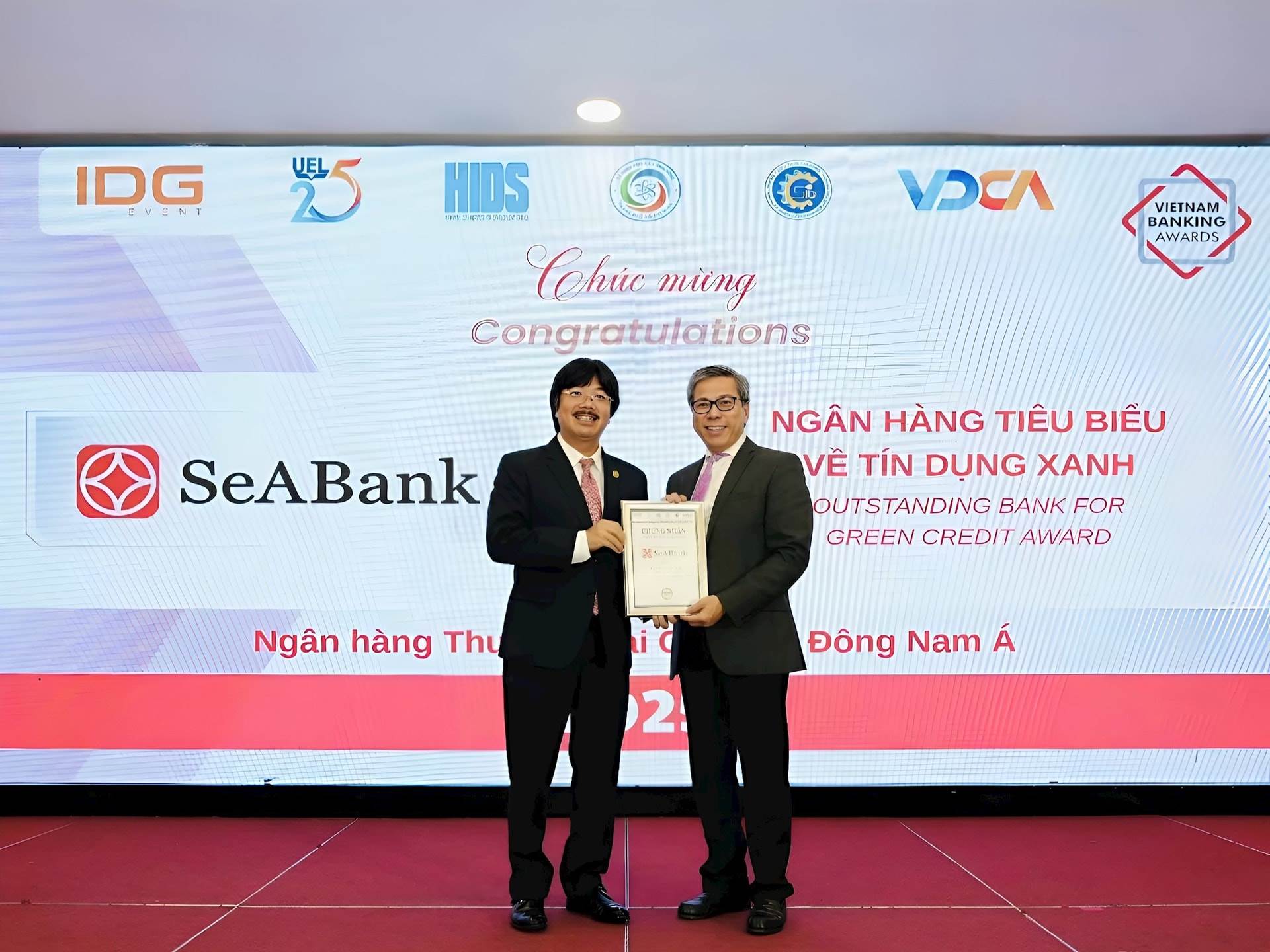 SSB: SeABank khẳng định dấu ấn bền vững với 2 giải thưởng Ngân hàng Việt Nam tiêu biểu