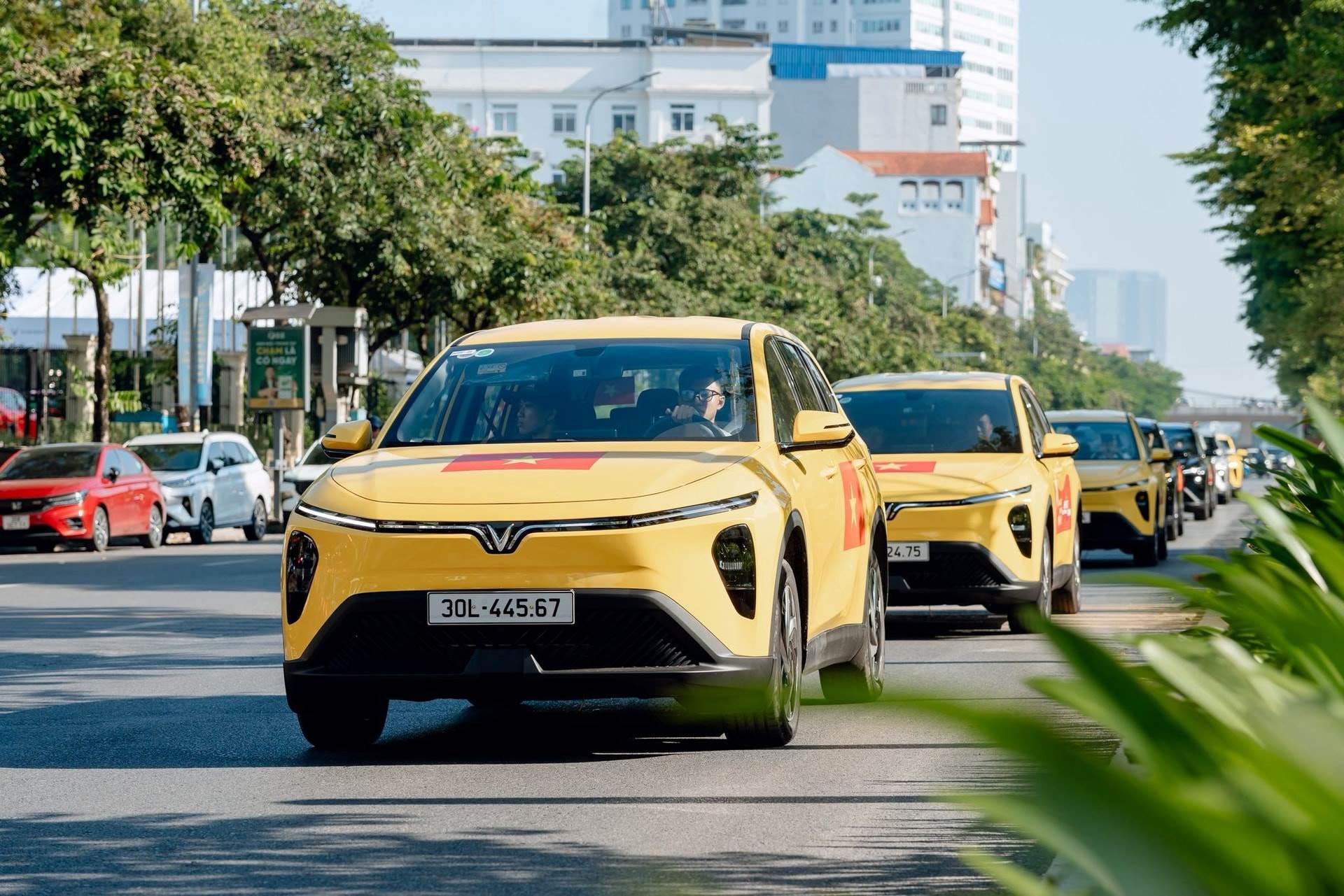 VinFast Limo Green bàn giao ào ạt Nam – Bắc vài trăm xe, ‘thế chân vạc’ chính thức hình thành