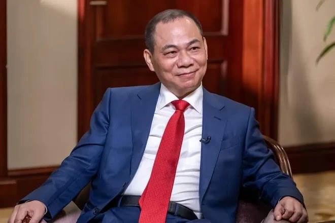 Tỷ phú Phạm Nhật Vượng “bắt tay” đại gia trang sức PNJ, tung loạt ưu đãi cho nhân viên mua xe VinFast, lắp trạm sạc tại các cửa hàng